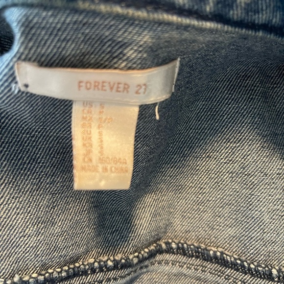 Forever 21 WORLD TRAVELLER 1988 Blue Denim Jacket S - Picture 4 of 5